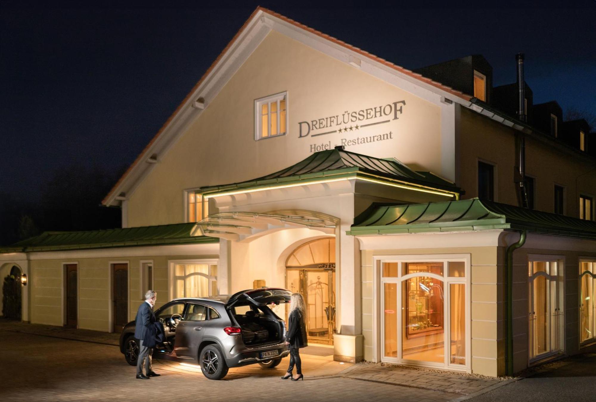 Hotel Dreifluessehof Пассау Экстерьер фото